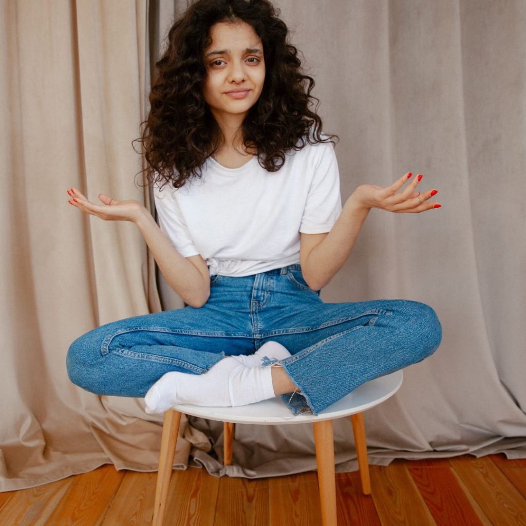 ¿Cuál es la postura correcta al respirar o meditar?