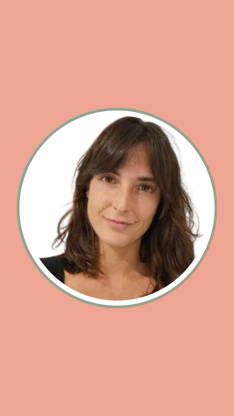 Retrato de Rocío Vilches, psicóloga sanitaria en Barcelona especialista en trauma y acompañamiento a mujeres.