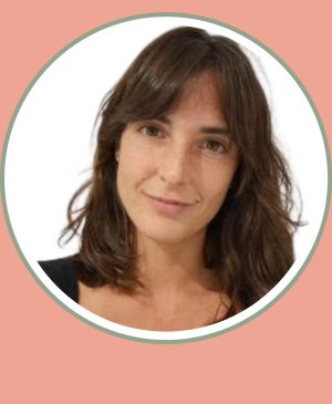 Retrato profesional de Rocío Vilches, psicóloga sanitaria especializada en mujeres, maternidad, crianza y trauma.